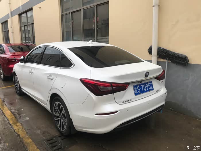 20岁第一辆小车长安新逸动