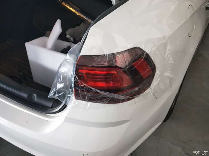 15款朗逸手风更换高配运动版led熏黑尾灯