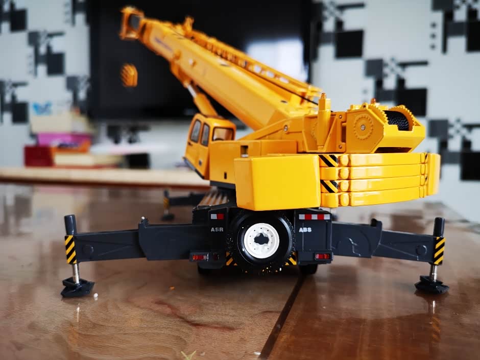 徐工吊车150模型摆拍之天若有情