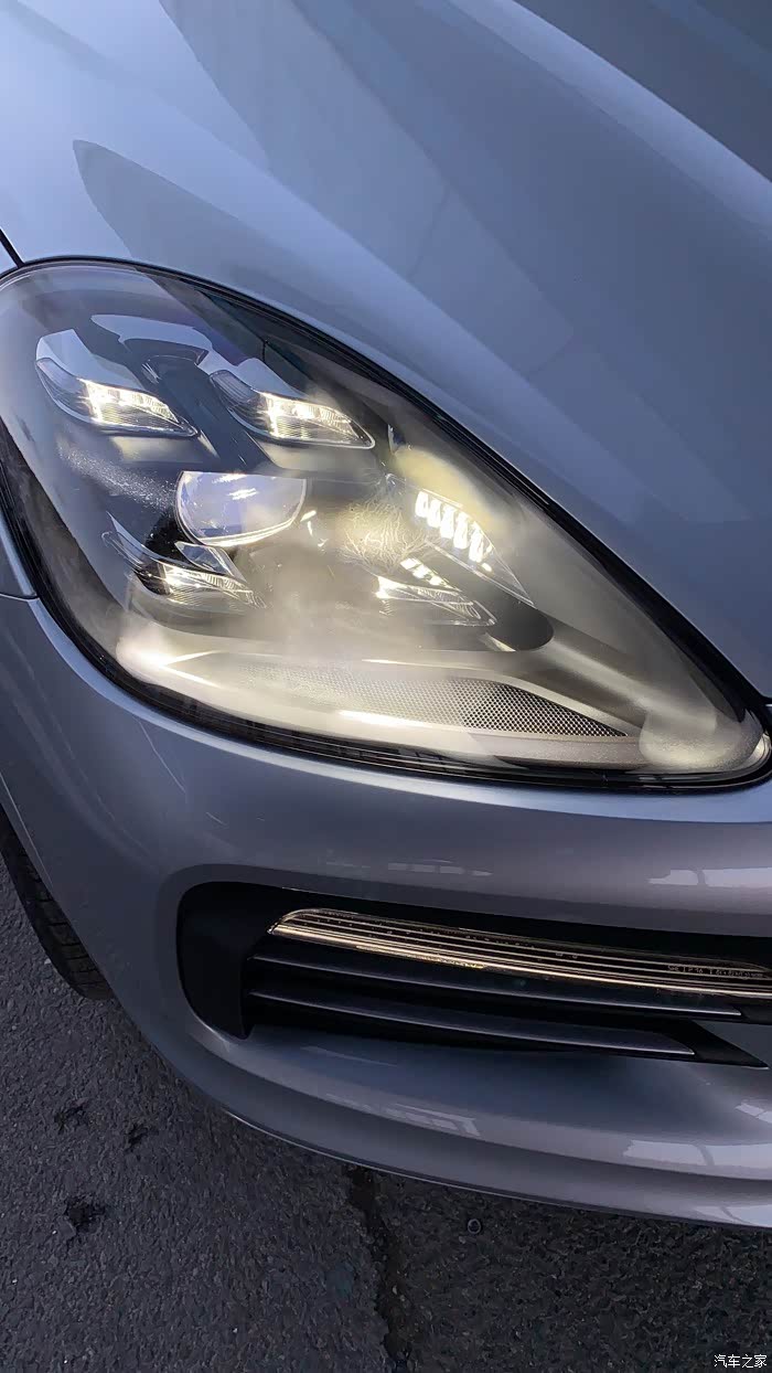 19款保时捷卡宴大灯起雾是正常现象?