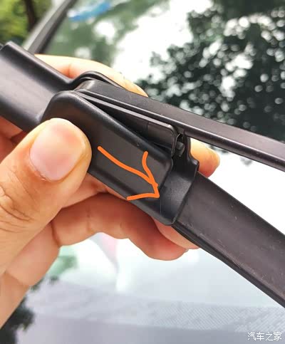 diy自己更换雨刮器胶条和车内除尘