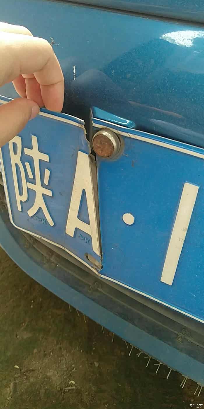 损坏车牌怎么更换