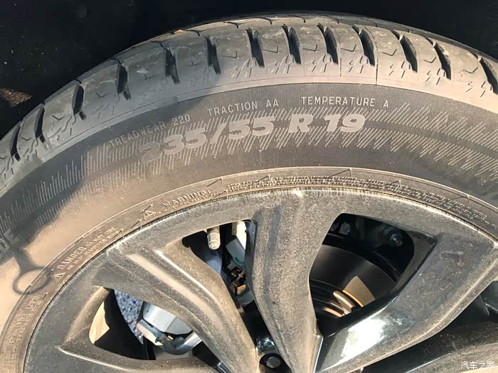 黑爵士的轮胎-米其林latitude sport 3