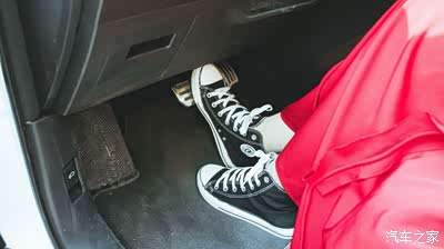 记开车时候要穿平底鞋哦