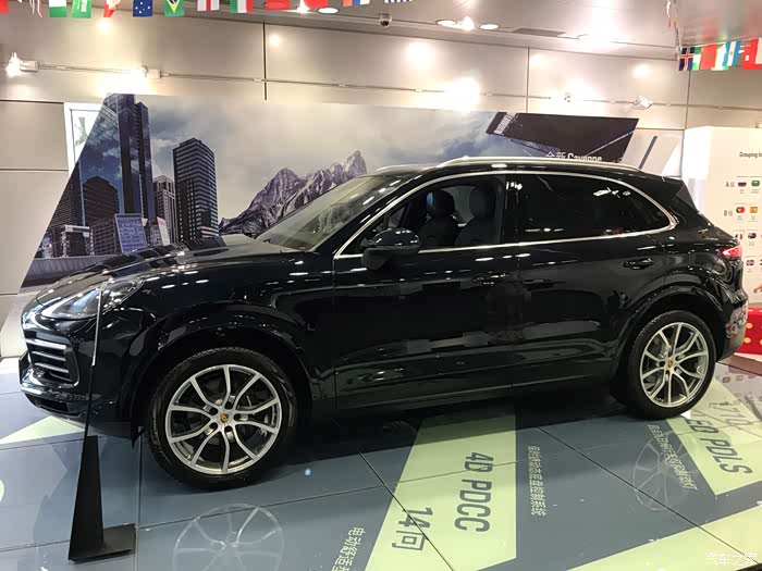 新卡宴月光蓝提车作业(21寸花瓣轮毂 红色卡钳)