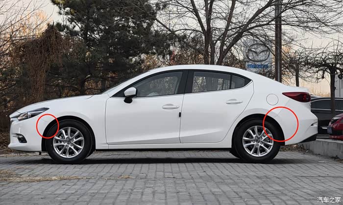 这两块翼子板是塑料还是金属的?