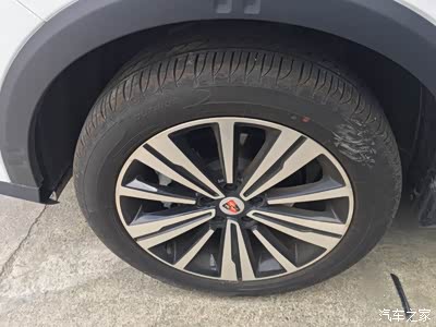 轮胎采用固铂宽胎抓力错等以后换胎就换套米其林用用