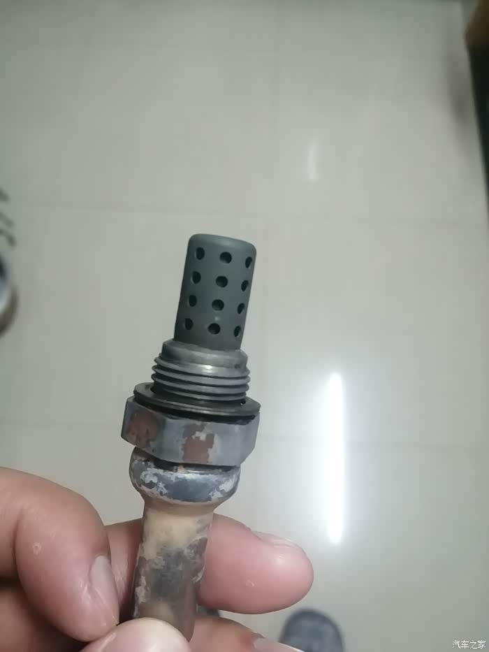 前氧传感器这个颜色正常不?