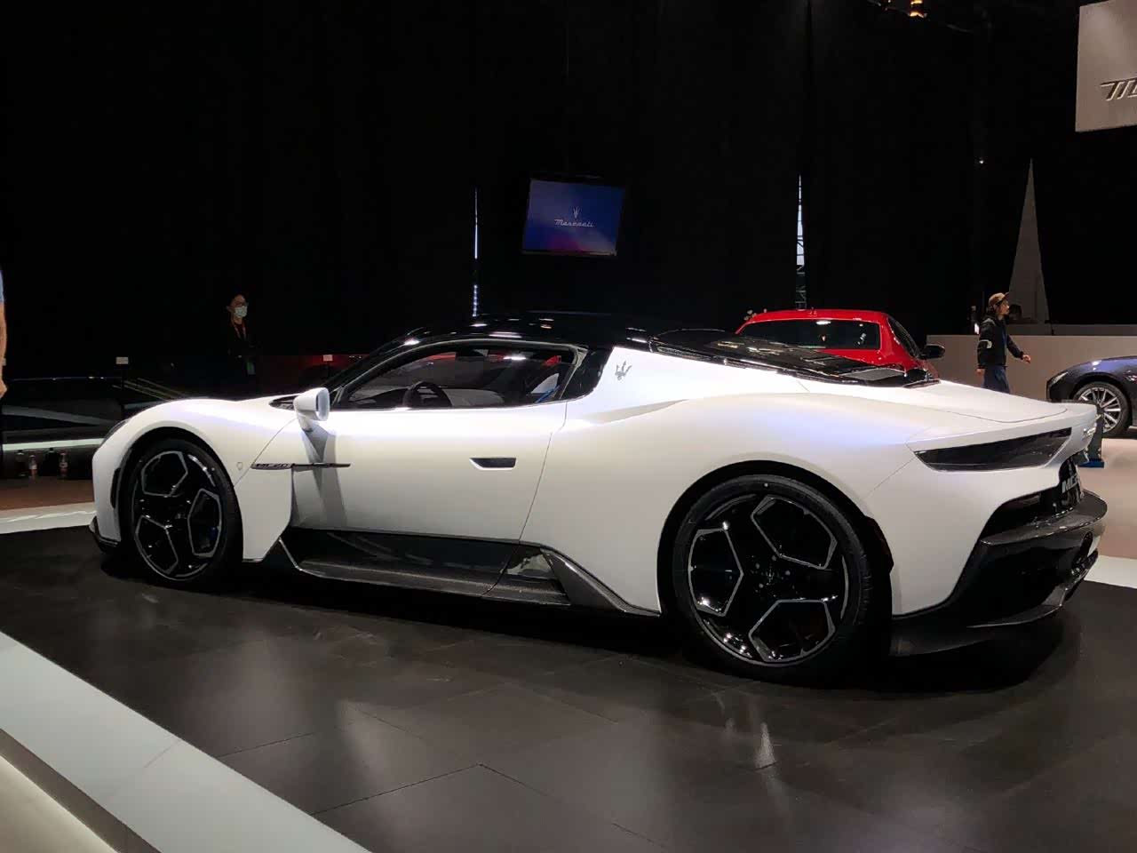 玛莎拉蒂mc20超跑实拍非常惊艳