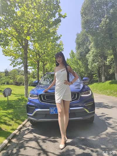 【180美女当车模】我的吉利博越,我喜欢!