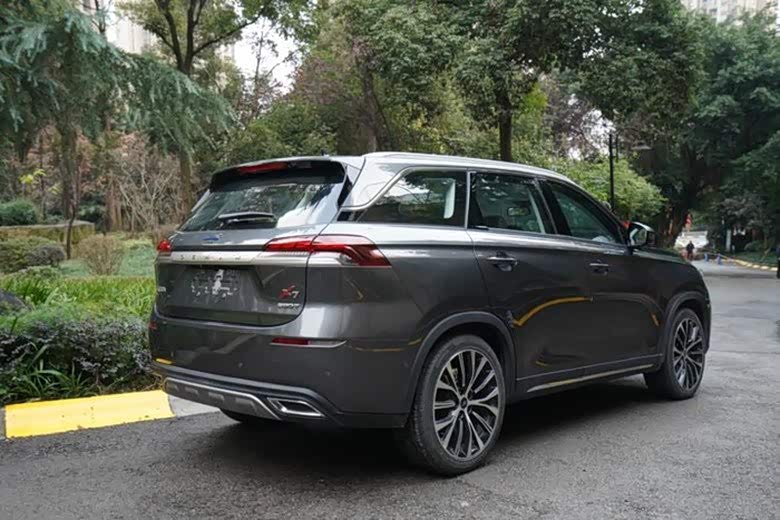 长安欧尚x7的长宽高分别为4705/1860/1720mm