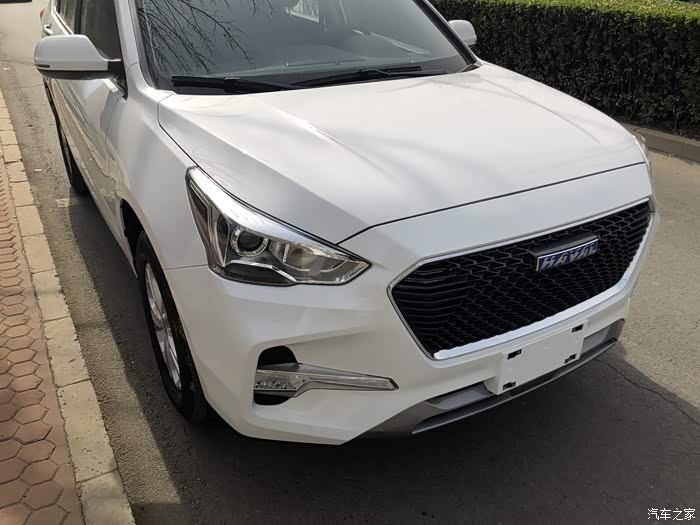 颜值和实用双重在线提车白色哈弗m6