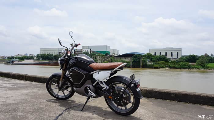 高颜值电摩速珂tc