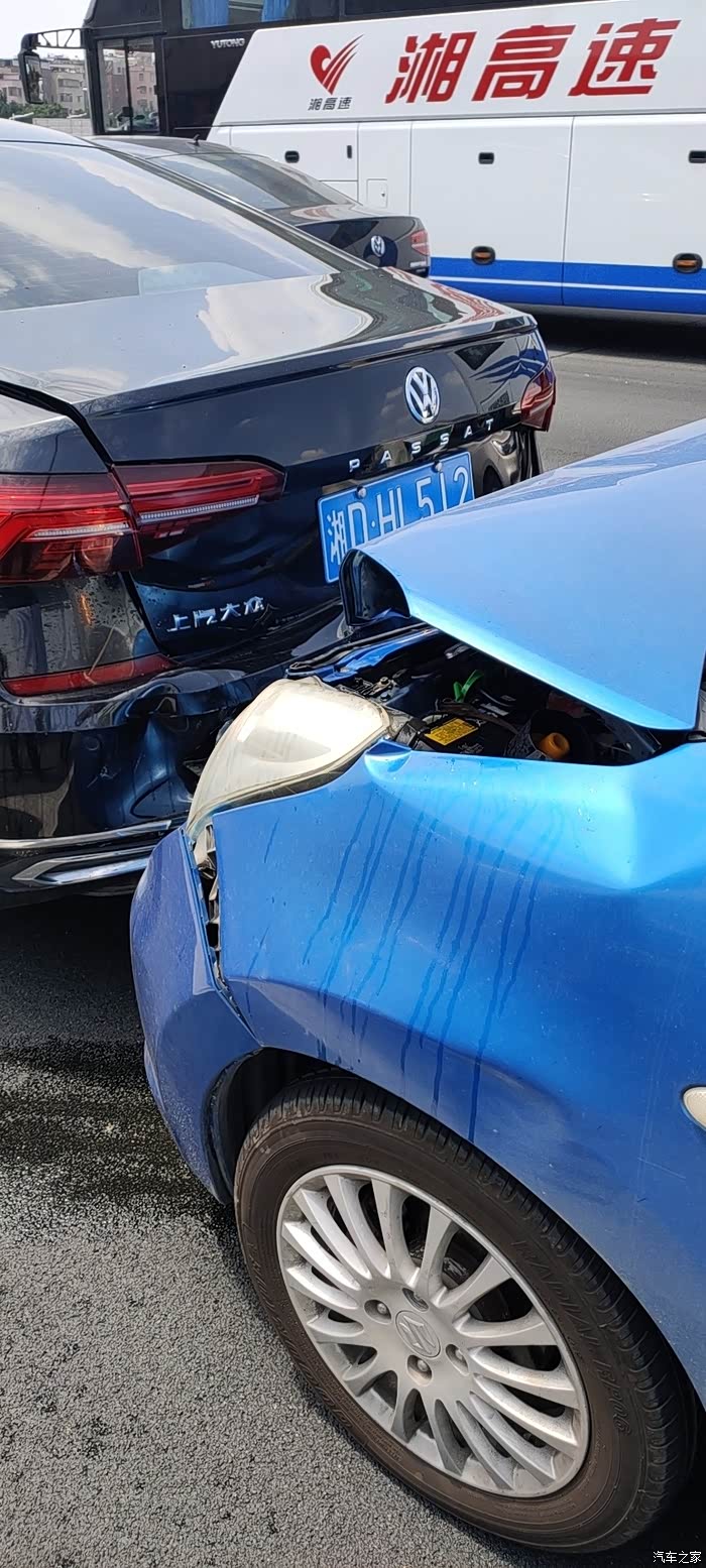 今天出事故了追尾了