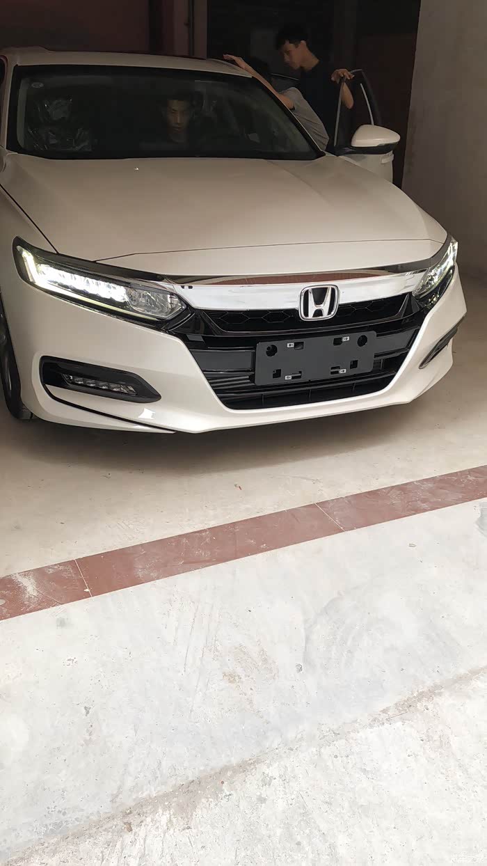 已提十代雅阁精英白色