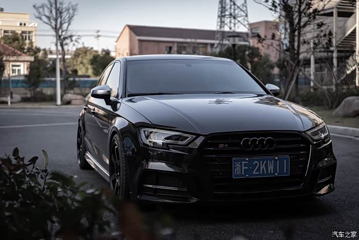 奥迪a3提车半年小改上镜黑武士