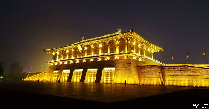 阴雨夜游大明宫,迷雾笼罩丹凤门