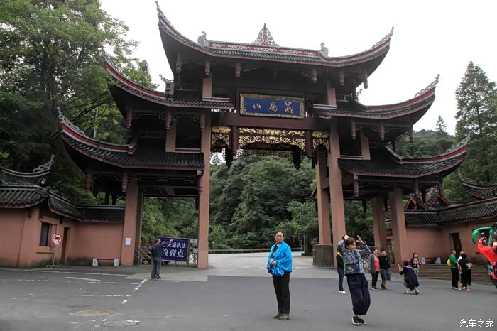 两口子的峨眉山游记