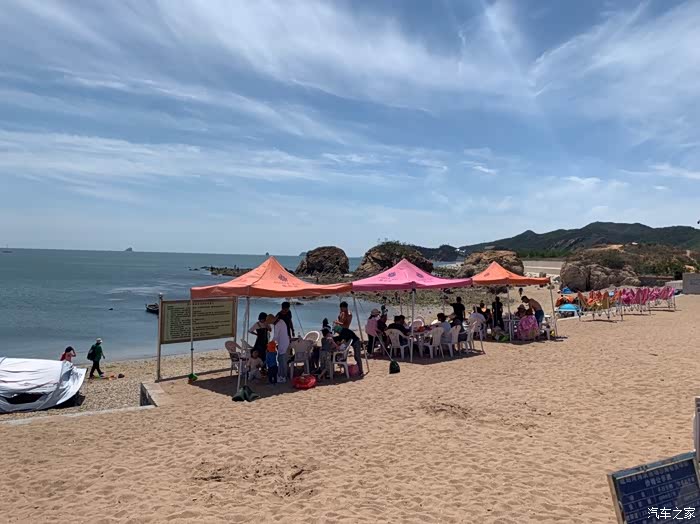 夏末初秋海边沙滩漫步