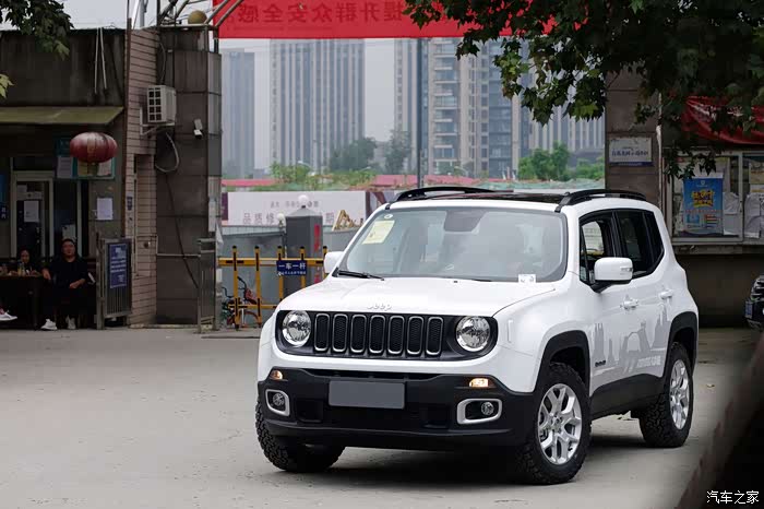 白色自由侠25寸升高百路驰ko2轮胎