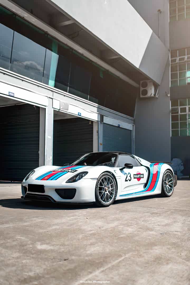 马天尼涂装颜色的搭配在阳光下格外耀眼