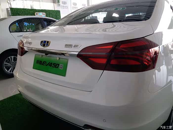 吉利帝豪纯电动中级轿车ev450到店实拍
