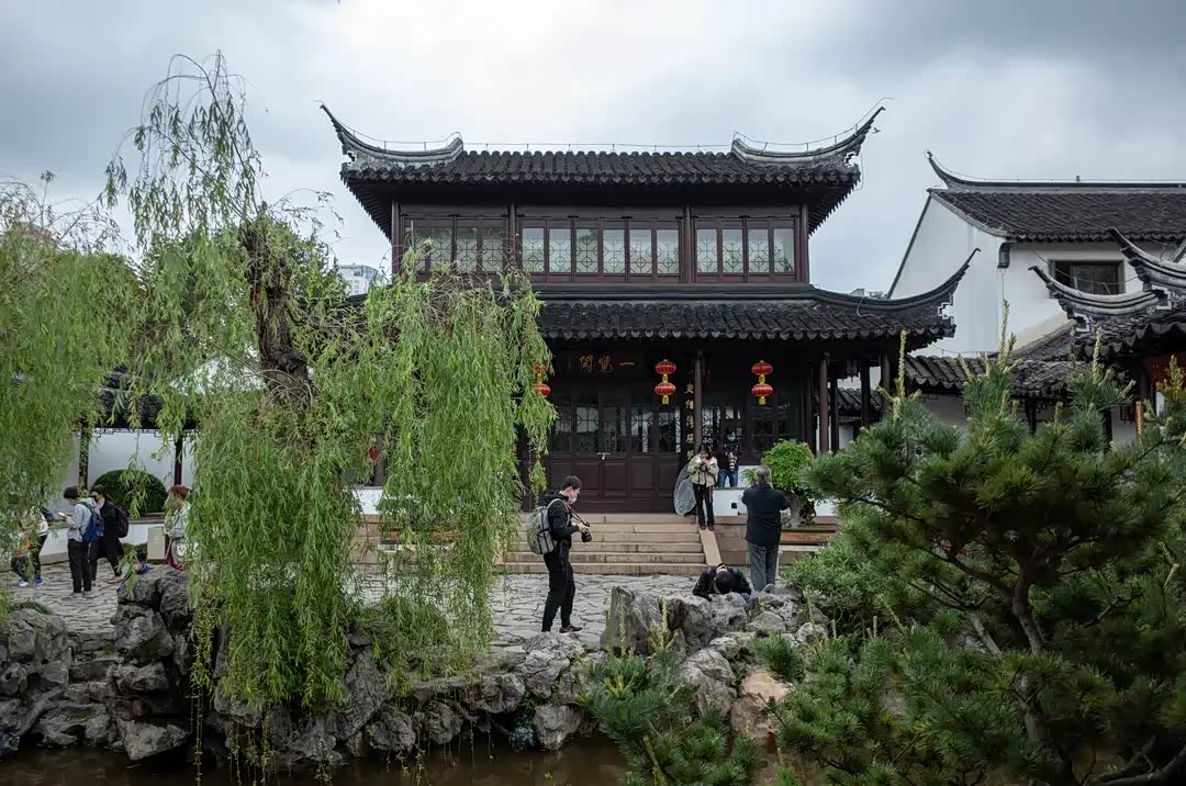 江南名园瞻园,南京最历史最悠久的园林,被誉为"金陵第一园".