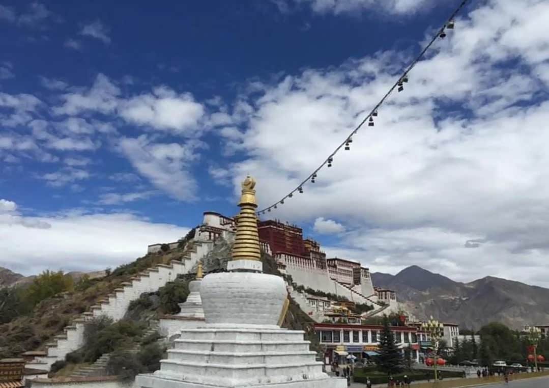 拉萨布达拉宫海拔最高的城市广场