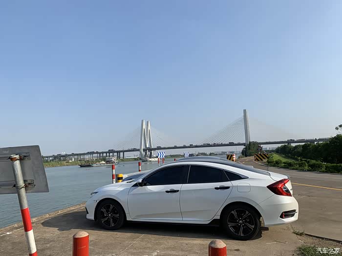 求白色思域贴黑顶膜或者改黑顶的图片