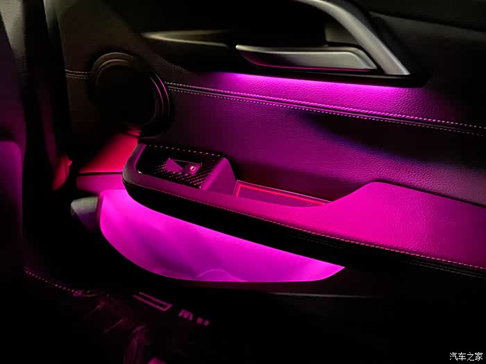 宝马1系三厢骚气氛围灯改装深圳