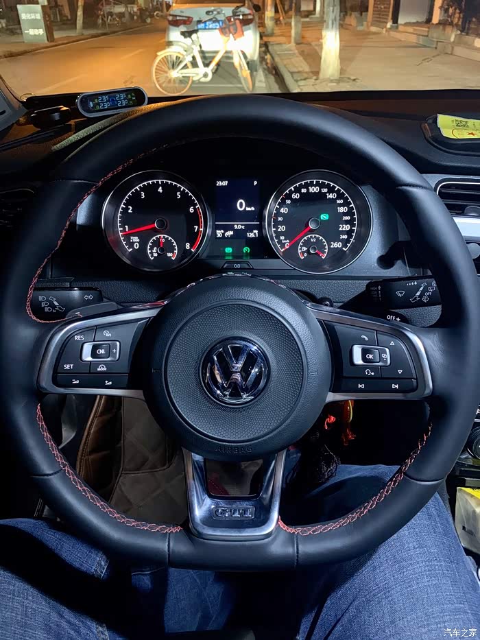 今天办了个进口的大众高尔夫gti方向盘,波兰制造的!