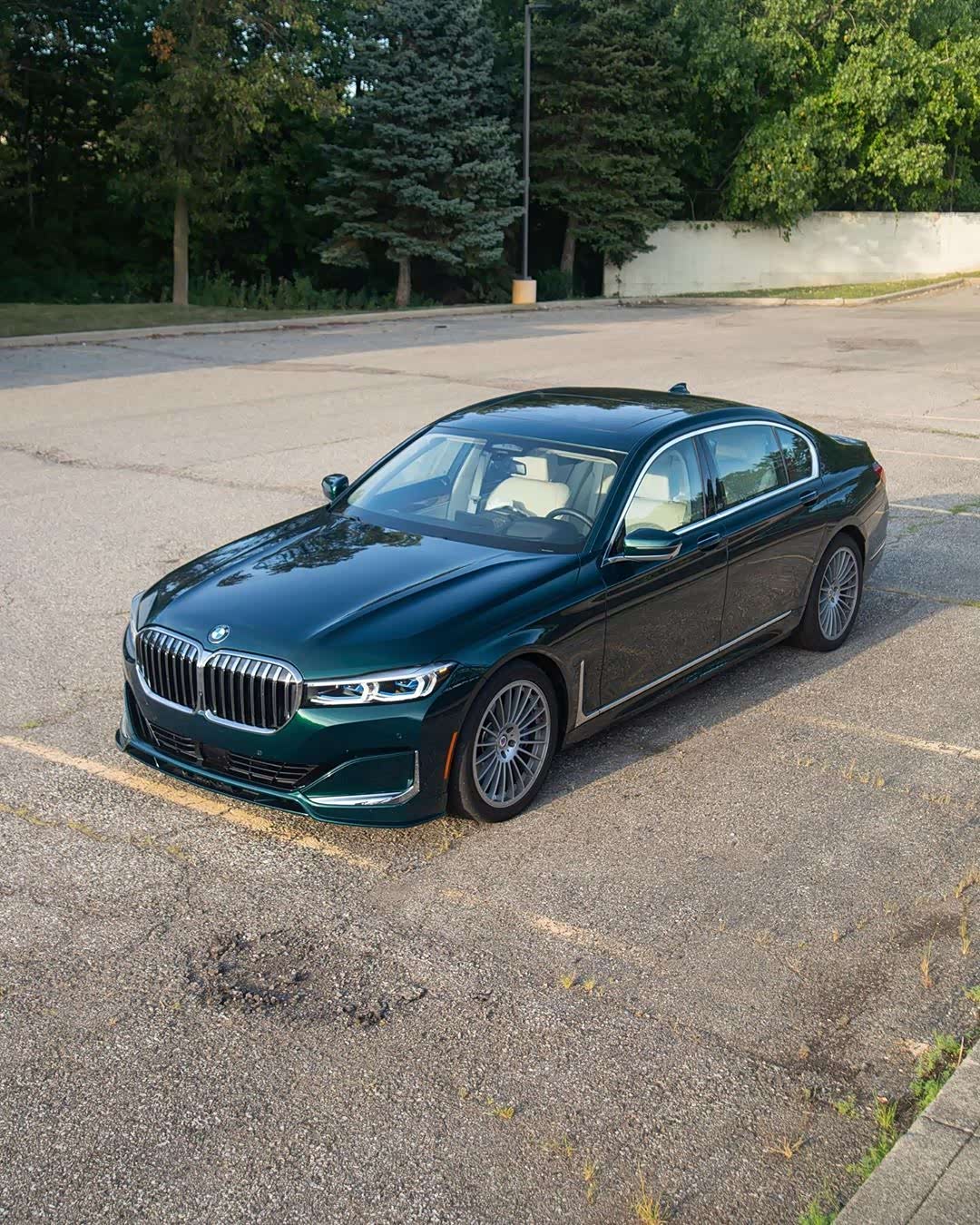 宝马alpina b7深色木纹饰板似乎有一种特别的气质.