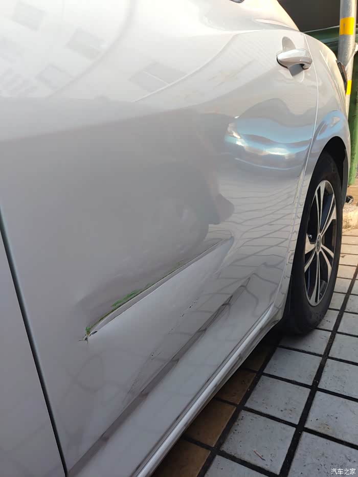 后车门被刮修理大概需要多少钱?