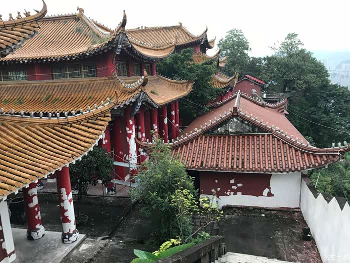 万州有个钟鼓楼,半截伸在天里头——万州弥陀禅院