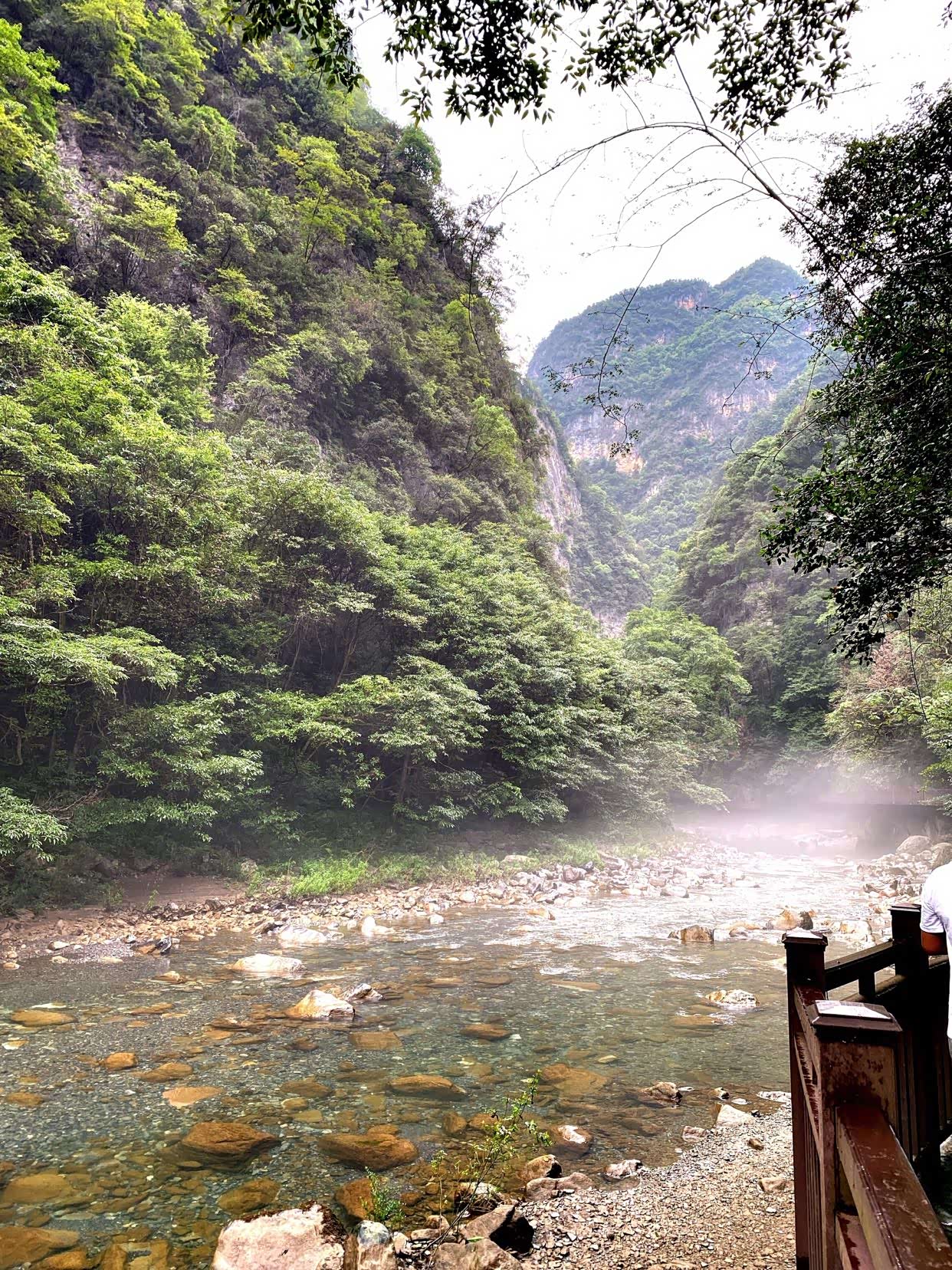 真正走进武陵峡桃花源时,你会被眼前的景色深深的震