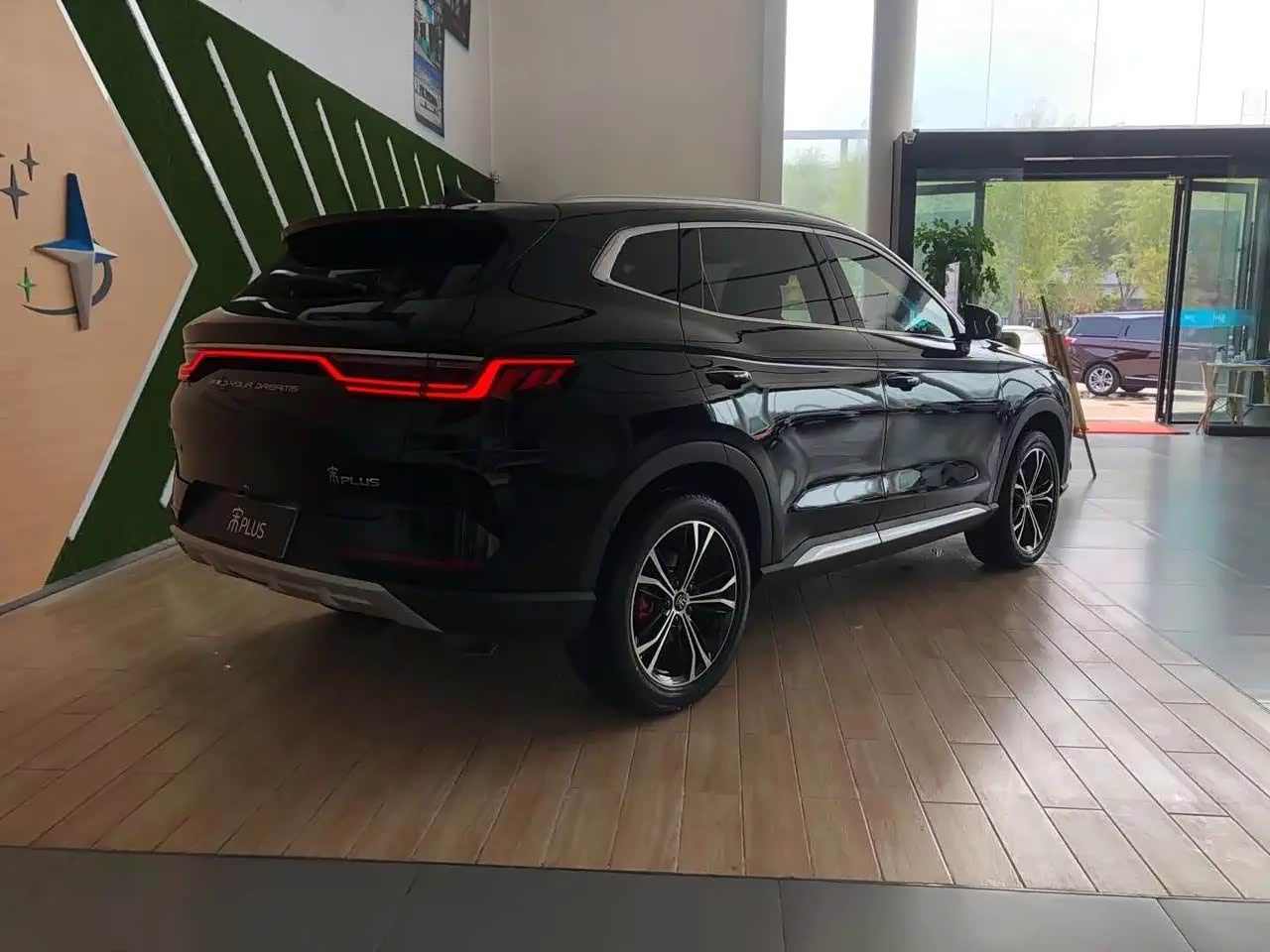 比亚迪宋黑白两色实在是太帅了