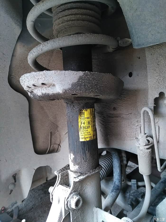 漏油了前右减震