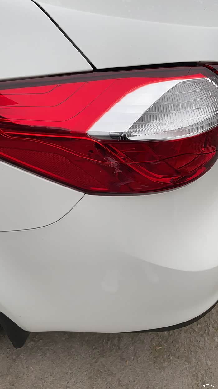 求个起亚k316款左后尾灯外侧灯罩