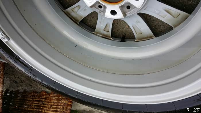 【图】五系17寸轮毂内侧刮伤_宝马5系论坛_汽车之家论坛