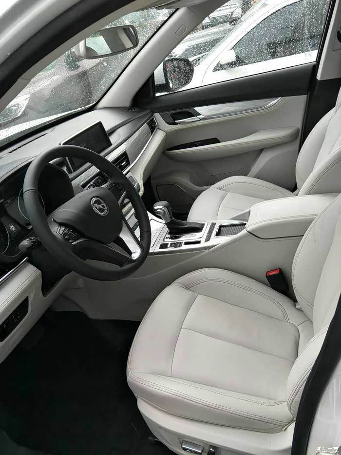 汉腾x5车型内饰不错啊