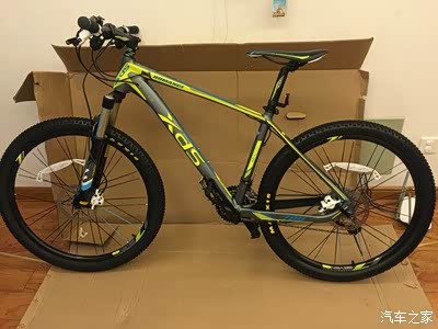 我的是喜德盛传奇700,3888送了个旅行箱,一个头盔,一个手电筒和一把锁