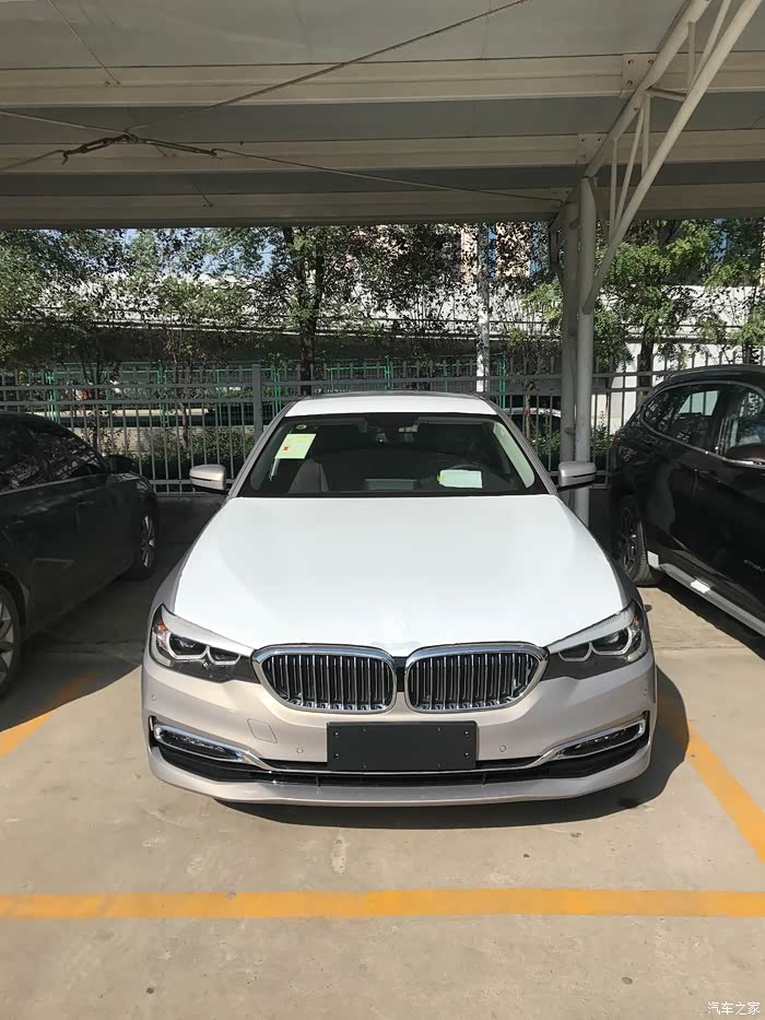 宝马530li领先豪华月光银已到店明天去4s办手续