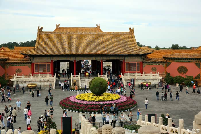 去故宫博物院乾清门广场拍摄开封菊花展