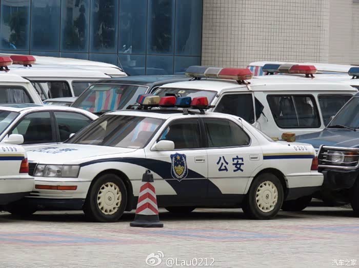 ls400警车