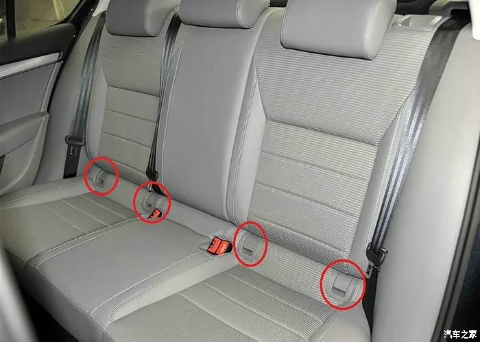 图中红圈即为isofix接口