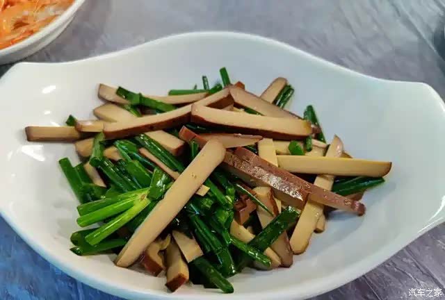 小葱拌豆干,很爽口的.