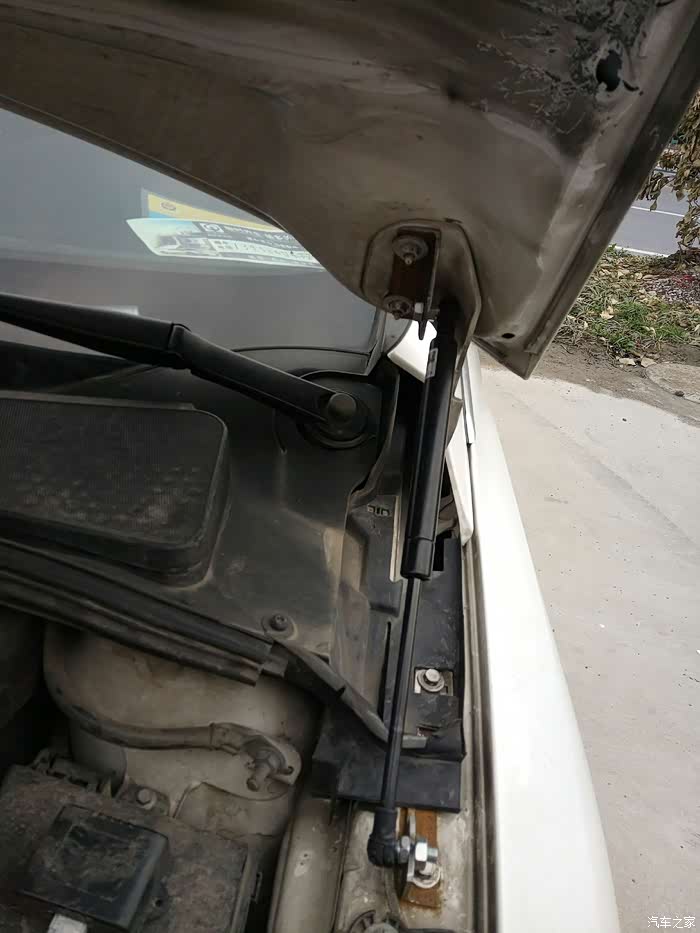 【图】12款福克斯改装机盖液压撑杆_福克斯论坛_汽车之家论坛