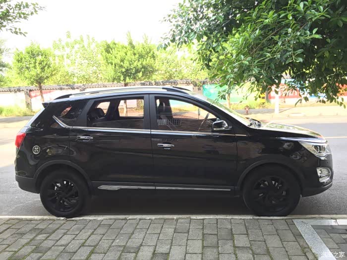 宝骏560轮毂改色喷膜哑光黑