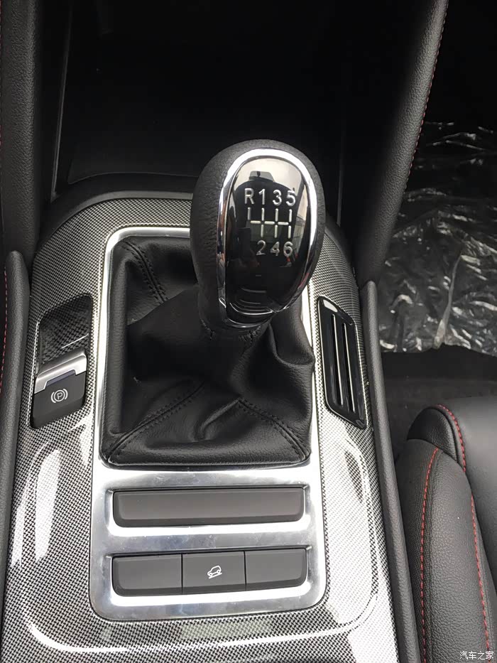 6档手动,带有电子手刹.