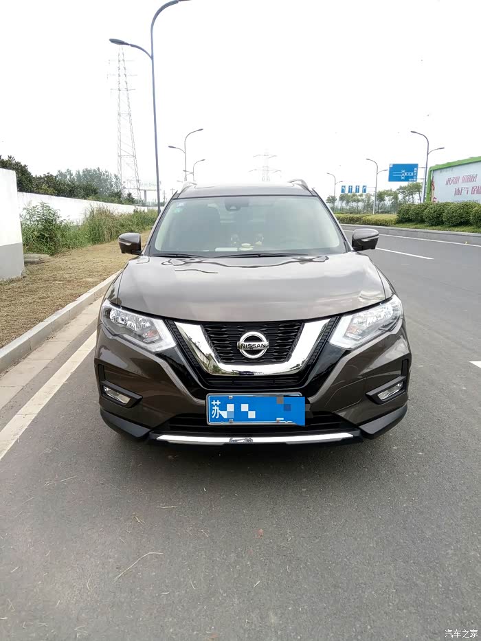 奇骏25豪华琥珀金交作业